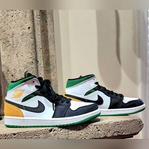 NWOB Nike AirJordan 1 Mid SE 'Oakland' Size 7.5(Men's) (8.5 Womens)